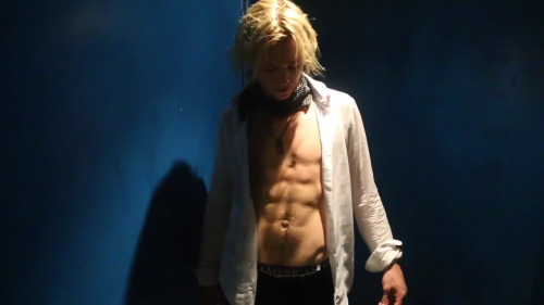 boytrappedinthcloset:  Ross Lynch shirtless, bulge, dick outline and ass