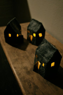 fusionoflight-blog:  Mini Felt House Luminaries