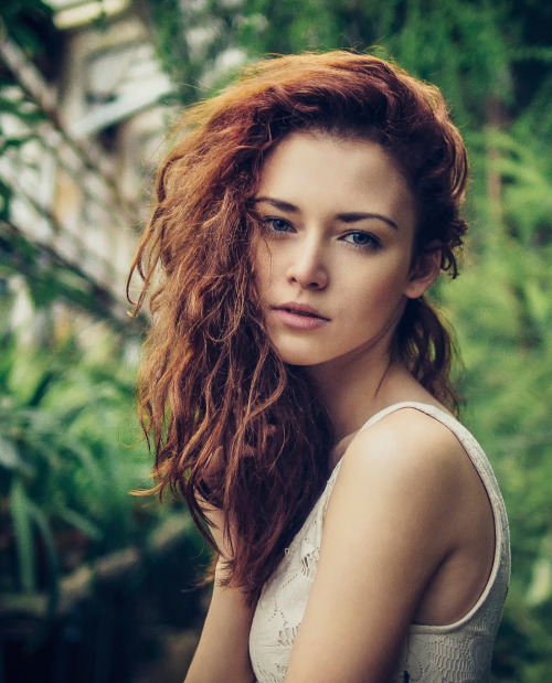 Anna Zabolotskayapreciosa pelirroja..
