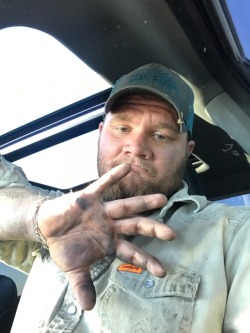 Roughnecktx91:  When You Work In The Oilfield You Don’t Come Home Clean🤤👅🐽