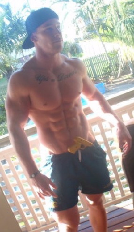 noobgreen:  athleticbrutality:  That’s not his only weapon.  Douchey guys have delicious loads.   come get a taste