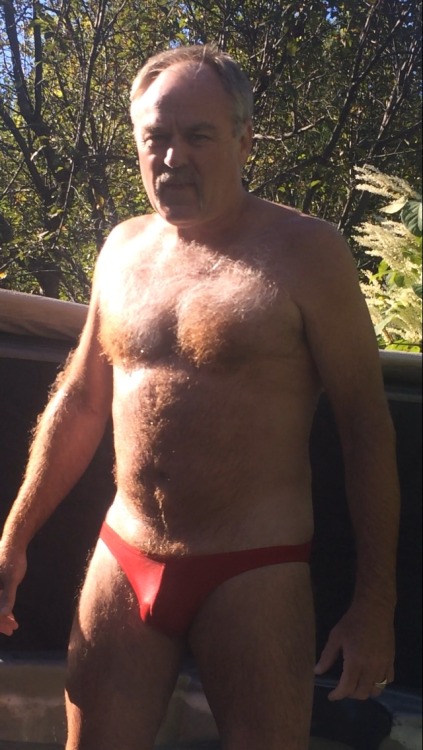 beefstatebear:  Love red!