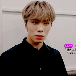 moonkyuns:  do you see his cheekbones?