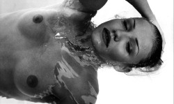 famous-nsfw-tub:  Cameron Diaz topless in