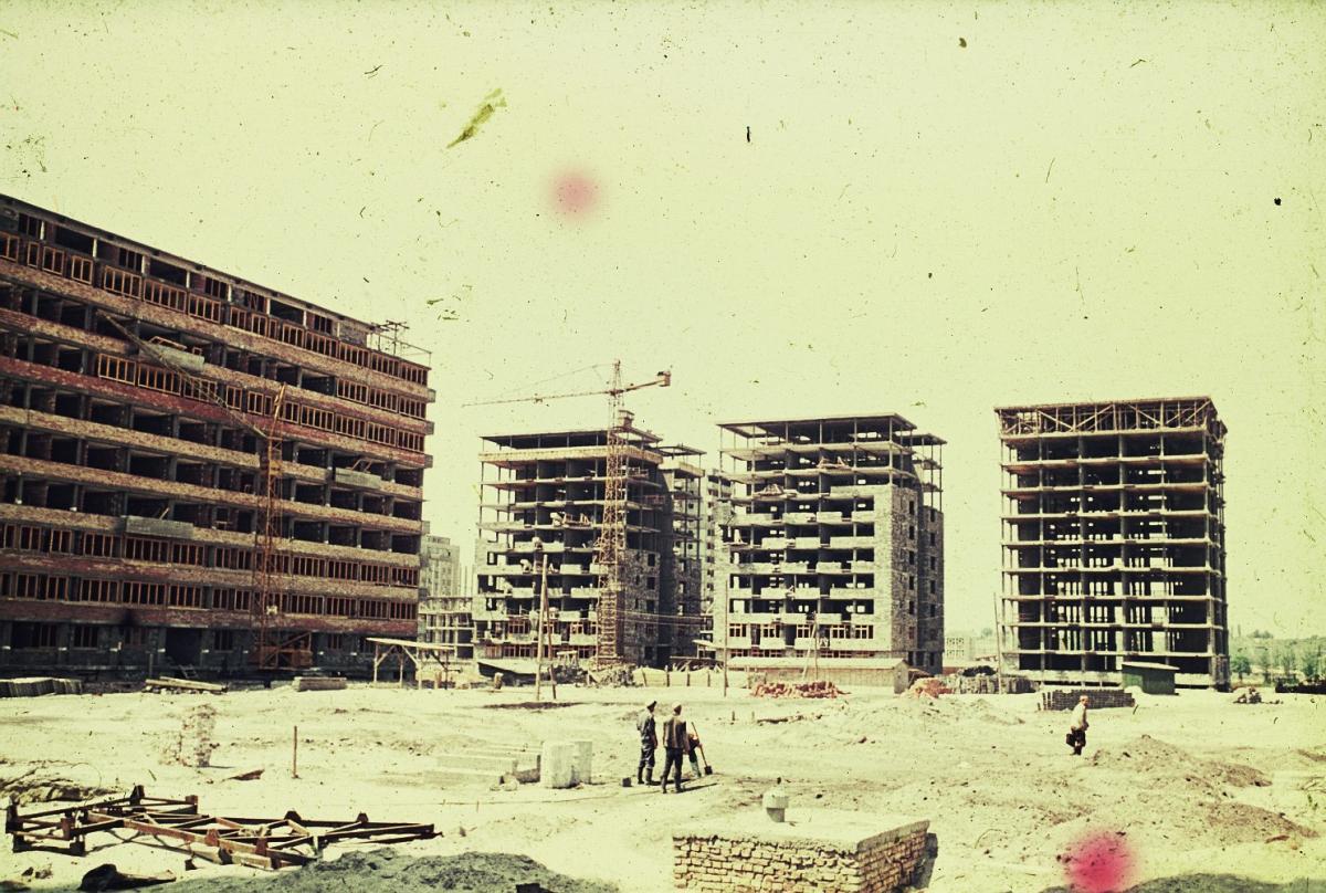 furtho:  Construction of Belgrade, 1960s (via metalka)
