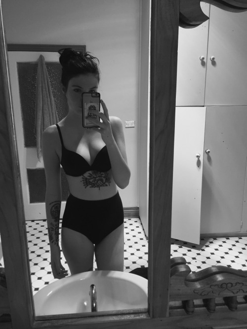 futurewars:  Shout out to new house with a bath