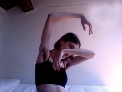 Ourhairyness:  Ginocchia:  Dancing Ginocchia Happy Because I’m Going To Have Lunch