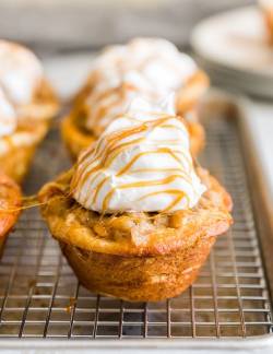 foodffs:  APPLE PIE CUPCAKES (CINNAMON ROLL APPLE PIE CUPCAKES)Follow for recipesIs this how you roll?  Yum, get in my bellyyyy