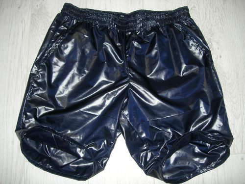 Shipping navy dark blue extrashiny R@ZZ shorts to a regular customer in Norway.Elastic waist, two co