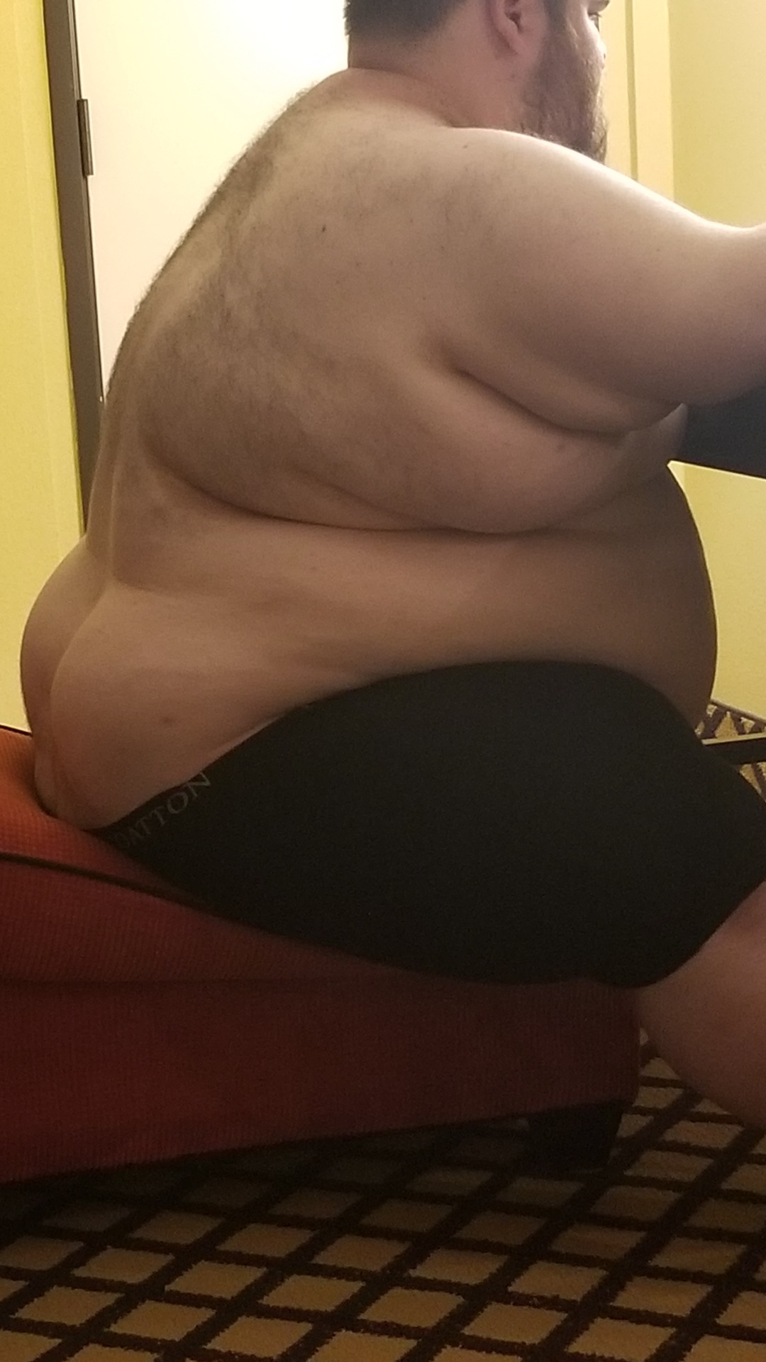 lock-johnson:  femalefeederheaven:  He’s so T H I C C  Wish i was as big as this dude! 😊 👍 