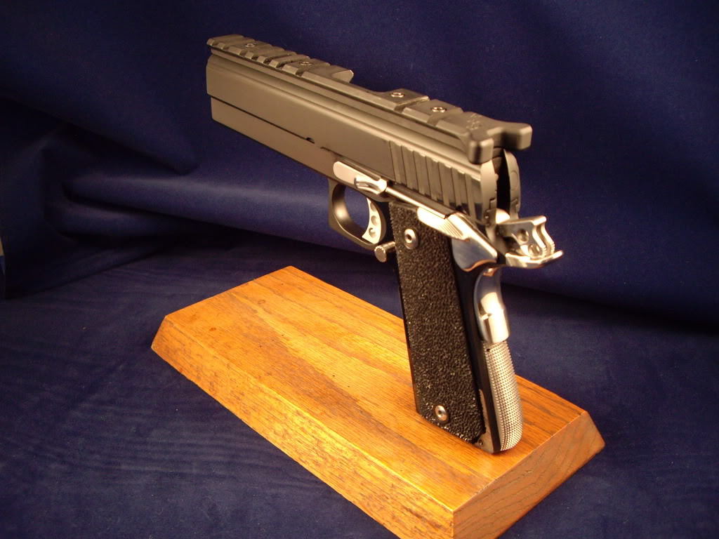 chrisgunman:  Wow….somebody actually made an ugly 1911