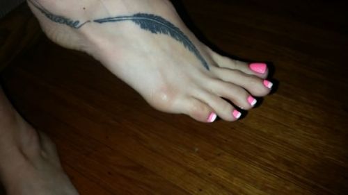 kasiteros: I want to share my wifes feet….