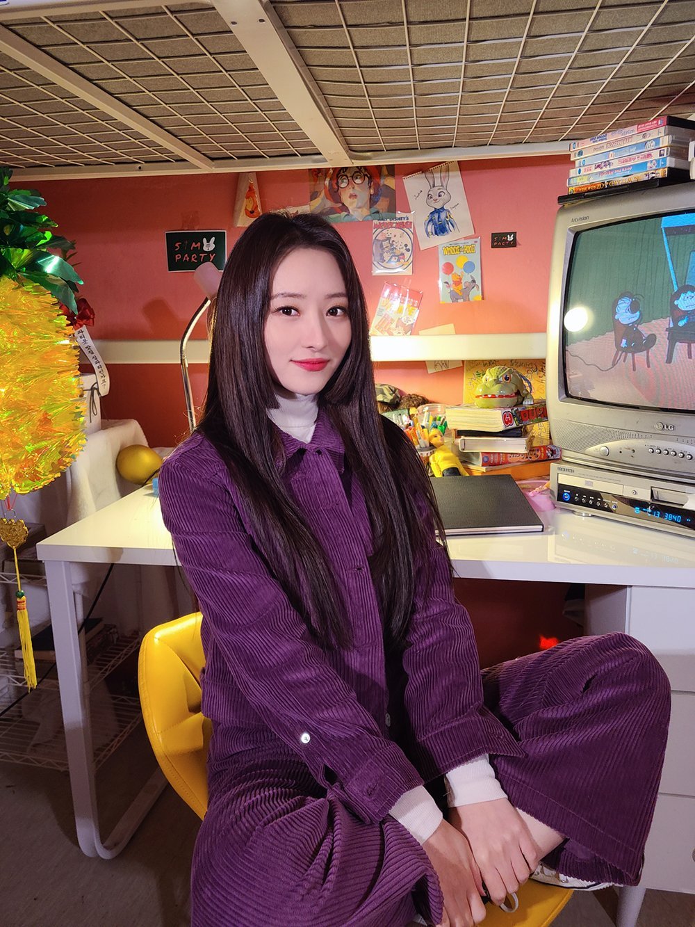 [201208] hf_dreamcatcher Twitter Update (½):
“[🎁] Before you go look at photos of Dreamies❤️
#Sua’s cover video
Behind the scenes selfie release❗❗
If you want to see👶🏻
Maknae Sua❗❓
🔽🔽
han.gl/XfEBs
”
Transl: 7-Dreamers HojuneTL | Please do not take...