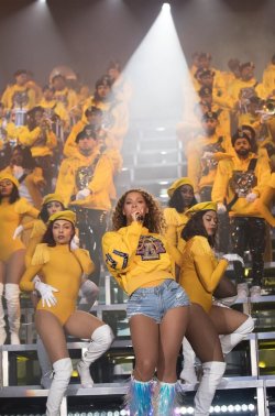 girlsluvbeyonce:Beyoncé at the 2018 Coachella