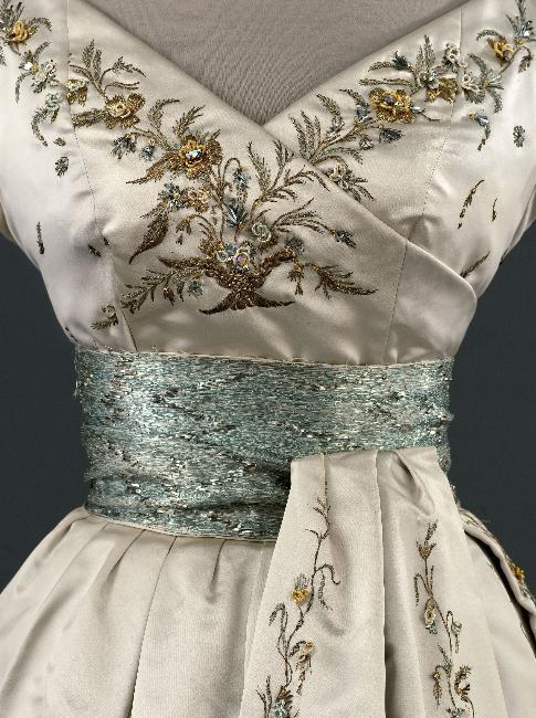 omgthatdress:Soirée FleuryChristian Dior, 1955Musée Galliera de la Mode de la Ville de Paris