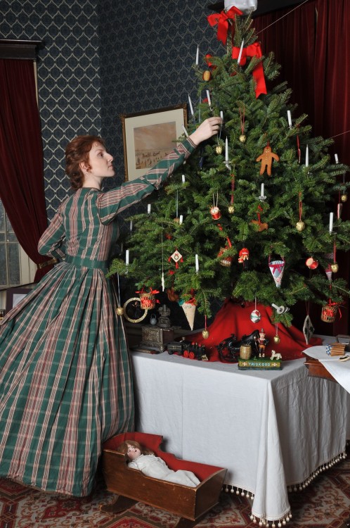 whyilovetoronto: Why I Love Toronto’s Historic Museums: Old time holiday cheer One Decemb