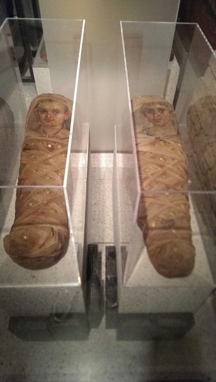 Mummies of two girls mit fayum portraits.