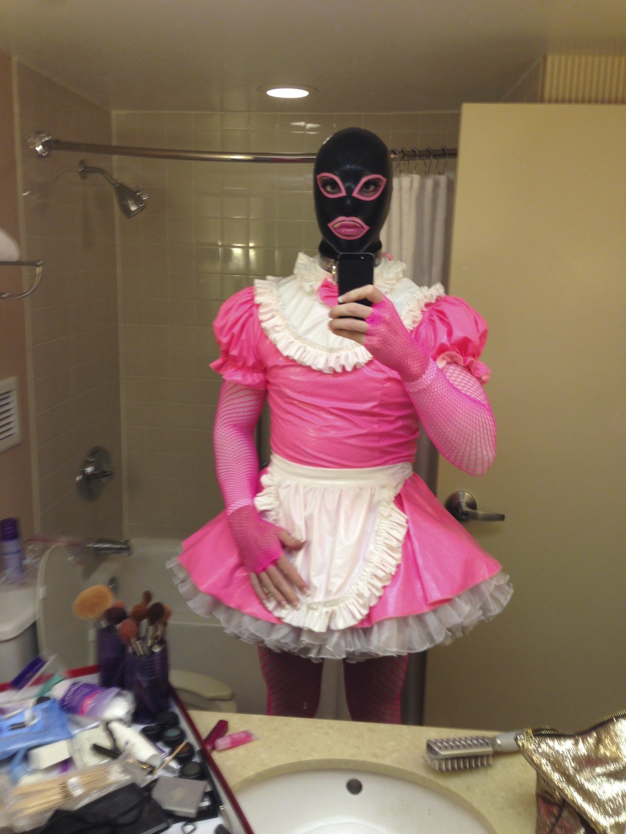 sissymaids:  Perfect pvc sissy maid 