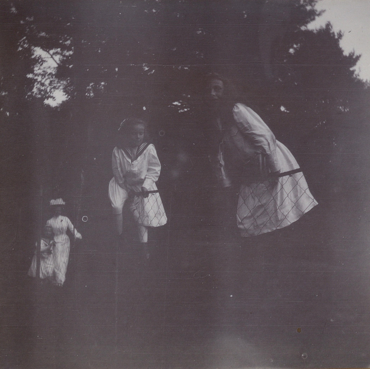 kootyl:  Princess Elisabeth of Hesse playing with her Russian cousins OTMA (Olga,