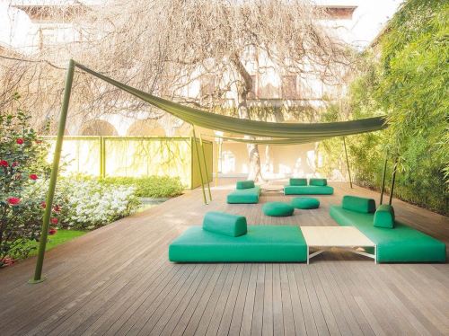 archiproducts: Ala by Paola lenti is a shading structure, which protects from sun and rain. b