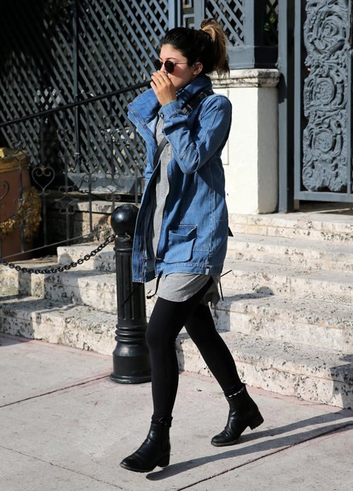 kendall-kyliee:  March 13th, 2014 - Kylie Leaving the Versace Mansion in Miami