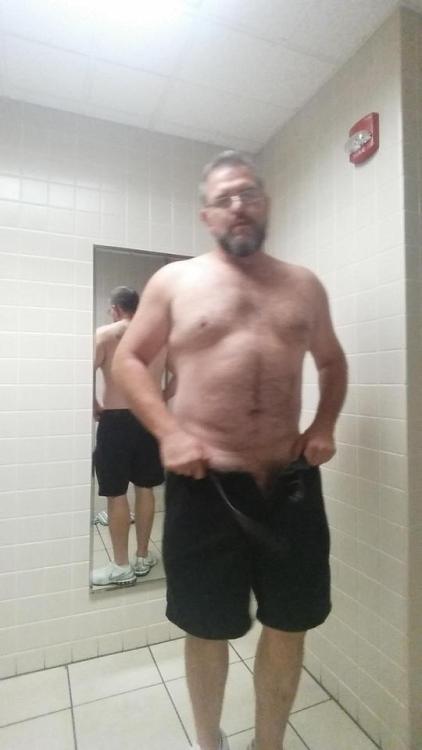 cantata4me: (via                                             [37] Dad wanting to have some fun while at work ladies. - Album on Imgur) 