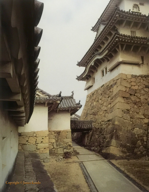 Himeji castle 姫路城, Himeji, Hyōgo Japan. Small, narrow entranceways between buildings ensured that in