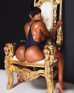 thicksexyasswomen:  Royalty