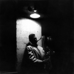 wehadfacesthen:Stan Getz playing by the stage