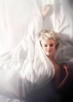 trches:  Marilyn Monroe by Douglas Kirkland, 1961