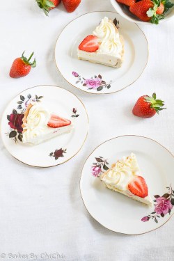 fullcravings:Strawberry Mascarpone Cream