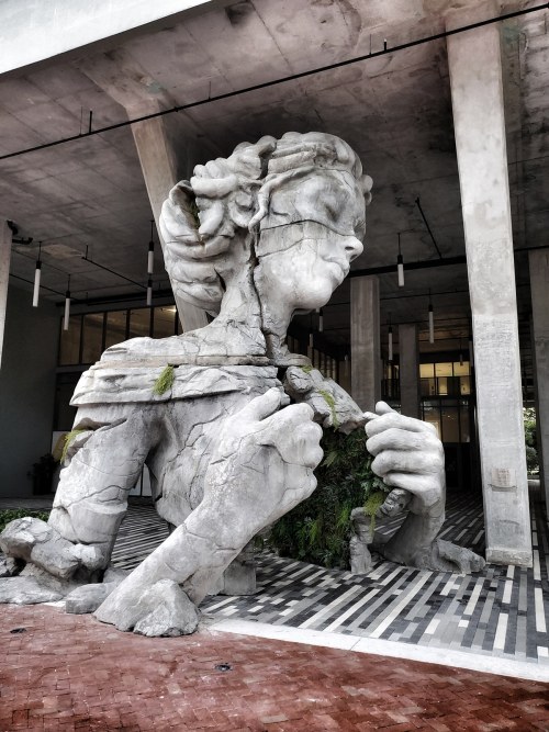 escapekit:  ThriveCape Town-based artist Daniel Popper creates monumental public art installations of fantastical figures. His latest work Thrive will be a permanent public installation at Society Las Olas, a residential building in Fort Lauderdale,