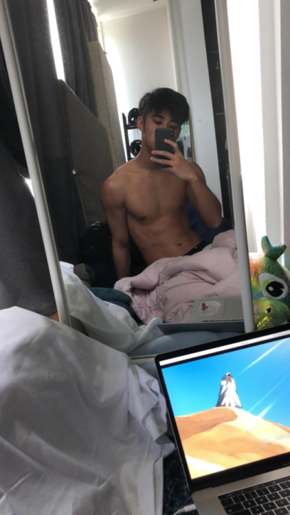 sggayteeeeens: just chilling