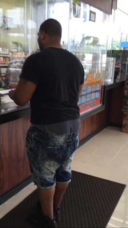 imathyckboy:  sexyc123:  dachocolatefactory:  tmckenzie85:  Thick ass FUCK sexy redbone at gas station in Southwest ATL 