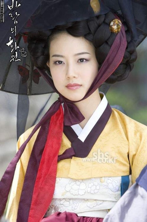 Costumes from Korean dramas1. The Royal Tailor (2014)2. Actress Kim Tae Hee3. Actor Jun Tae-Soo4. Th