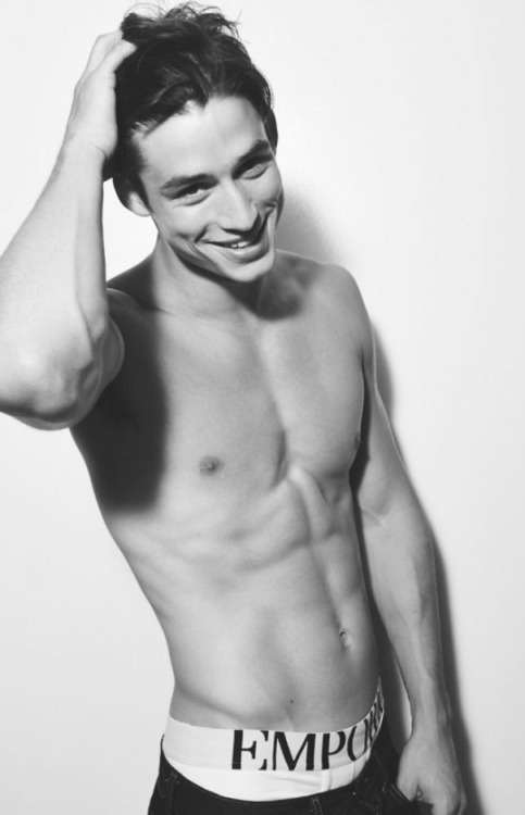 waistbandboy:  Cute waistbandboy! 