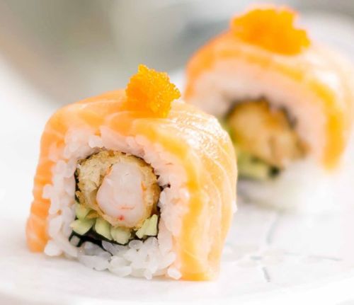 makesushi1:Salmon Dreams Sushi Roll Recipe!full recipe here: http://ift.tt/1OMoIiP :)