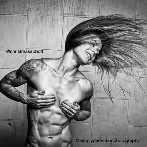 crossfitters:  christmasabbott:  Who doesn’t love a little hair toss?? @simplyperfectionphotography captured mine perfectly! #relentlesslife #christmasabbott  (at CHRISTMASABBOTT.COM)  Beauty and Sexy Fit