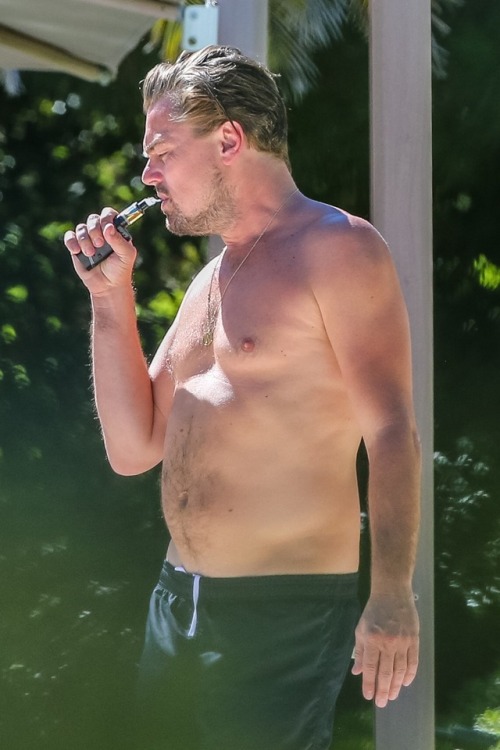 Leonardo DiCaprio The Actor Has Been Showing Off The Extra Pounds Hes Added To His Glorious Dad Bod