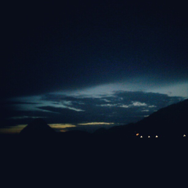 comoseaverdademefizessementir:  at road