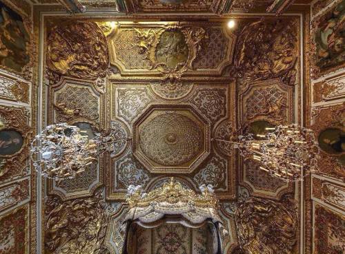 tiny-librarian:Looking up at the ceiling of Marie Antoinette’s bedroom at the Palace of Versai