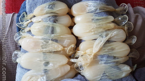 ssceaut:  danposta2008:  condomsonly:  Tons of Fun ;)  this is heaven  feed me please 