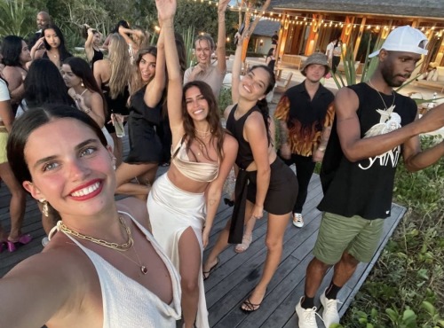 Josephine Skriver, Sara Sampaio, Juliana Herz, Kelsey Merritt & more via sarasampaio’s Instagram