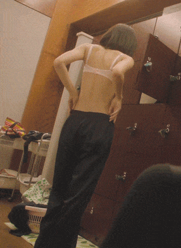 hilite-wild:  tococie:  武田玲奈  ごく普通に服を脱ぐ、ただそれだけの仕草なのに、全裸で身体をくねらせるストリッパーより淫ら。