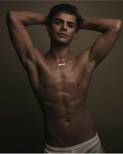 boytrappedinthcloset:  Garrett Clayton is porn pictures