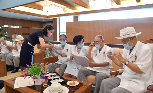 War Veterans Enjoy Themselves at Yangdok Hot Spring Resort [July 31 Juche 109 (2020) KCNA]The partic