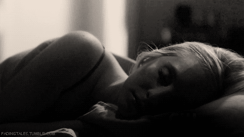 gameoftoasts:  Imagine;  Klaus visits Caroline when her emotions are off.