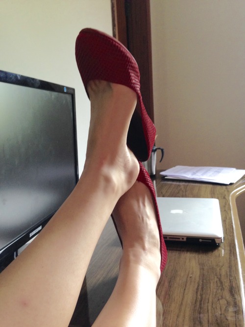 aiklop:Mmmm, best feet are those freshly taken out of flats  :)
