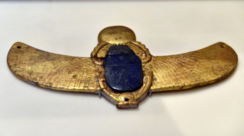egypt-museum:Gold Winged ScarabThis winged scarab was put on a mummy cover. Made out of gold and fai