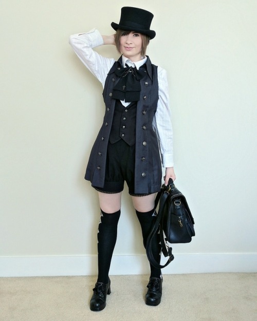 I dressed up in ouji over the weekend to go to a geek craft fair. This vest was the first ouji item 